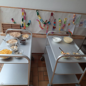 Wagen mit Müslizutaten